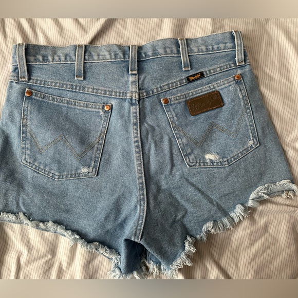 Wrangler High Rise Shorts - Picture 2 of 14